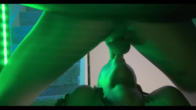 Sexy Slim Bubble-assed Babe Gets Her Cunt Drilled Hard With Massive BBC In the Green Light