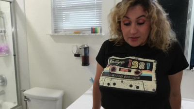 Wild fuck with my booty Latina cheating step-mom cumming on her face
