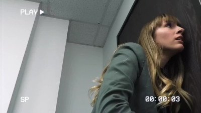 Hot shoplifter makes him nuts in her mouth to escape the trouble