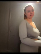 Perv busty teen Blonde got vibrator in her pants while in public gym