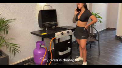 Sexy latina girl invites a guy to help her with her girll and has a quick hot sex with him as a reward