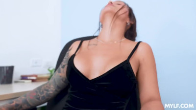 Tattooed MILF Lorena Doll railed in the office