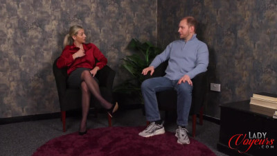 Vouyer girl just watches him touching his D