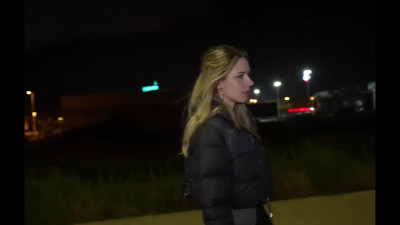 Petite Blonde Hooks Up Tinder Stranger For Risky Public Pound