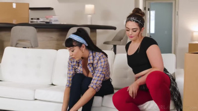 Sophia Burns and Little Puck turn massage session into lesbian fuck