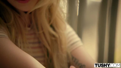 Lyra Law's Urban Delight: Suck, Spread & Anal Ride